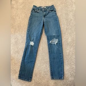 Women’s High Rise Levi Jeans